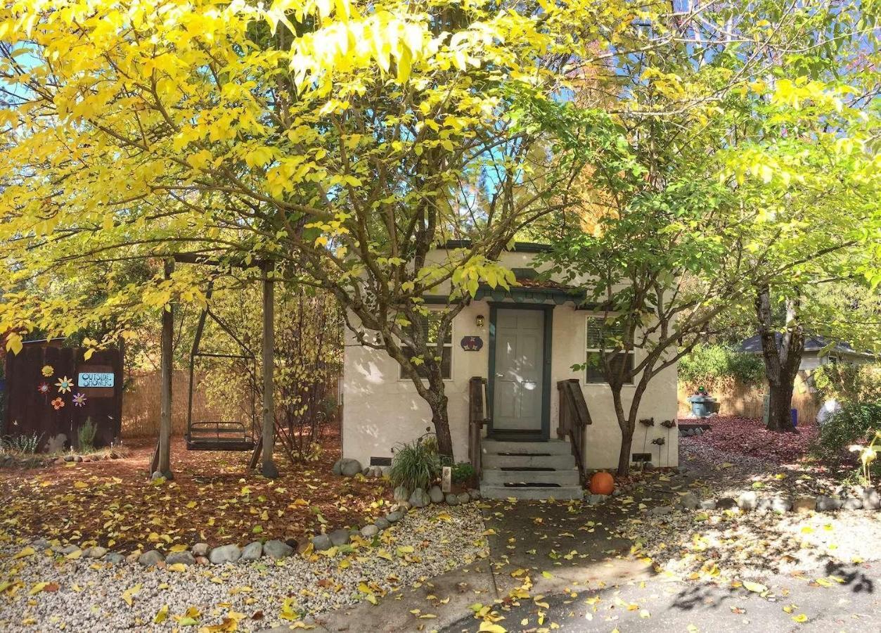 Outside Inn ネバダシティ エクステリア 写真